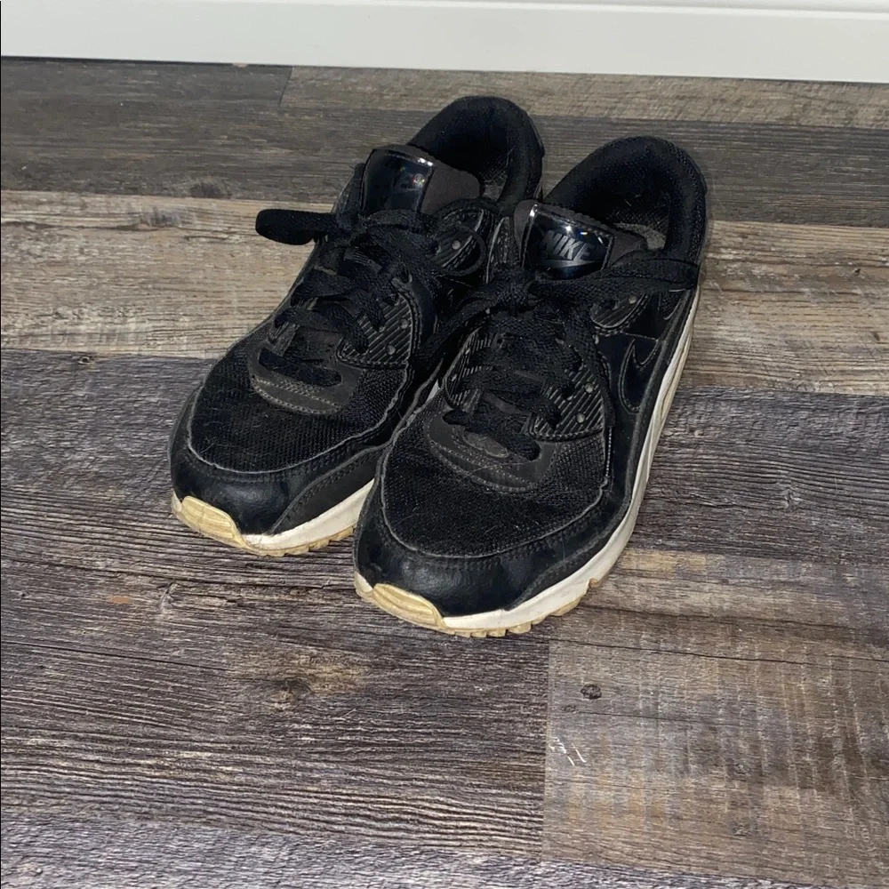 Black Nike Air Max Sneakers - Picture 2 of 4